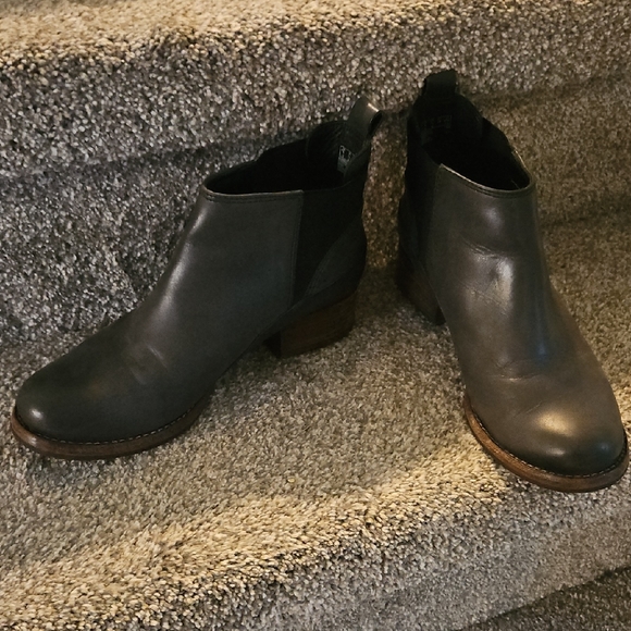 Clarks Shoes - Clarks Women's Black Leather Ankle Boots - sz 7.5